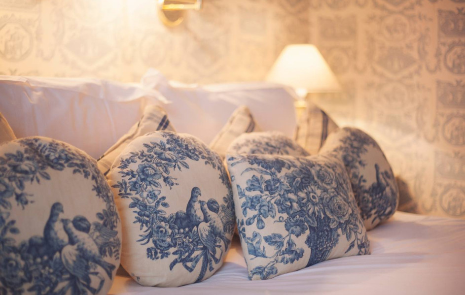 Blue bedroom www.conynghamarms.ie